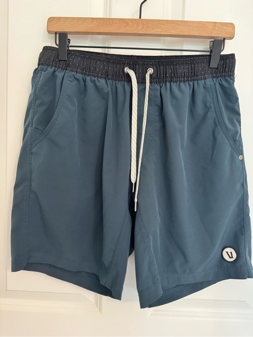 Vuori Men’s Blue Lined Performance Swim Hybrid Shorts Drawstring 8” Inseam